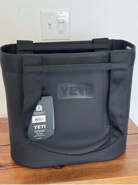 Yeti Camino Black 20 | New With Tags